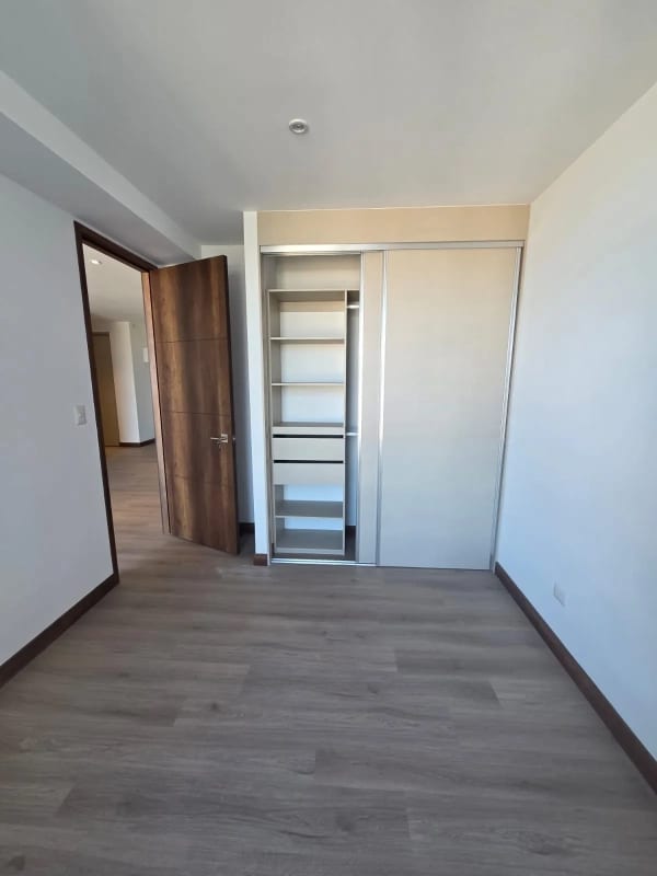 Alquilo apartamento por 6 u 8 meses Z 13 a una cuadra de Las Americas — Apartamento en Alquiler en Zona 14, Guatemala, Ciudad — foto 5 de 15