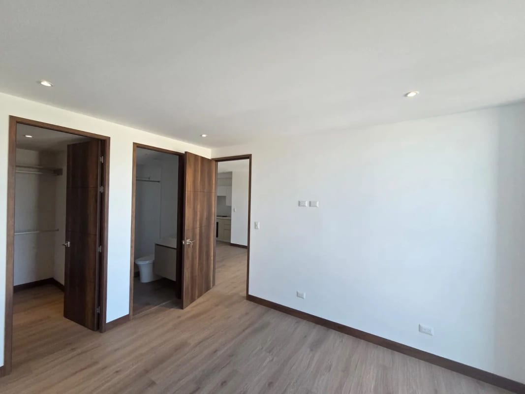 Alquilo apartamento por 6 u 8 meses Z 13 a una cuadra de Las Americas — Apartamento en Alquiler en Zona 14, Guatemala, Ciudad — foto 4 de 15