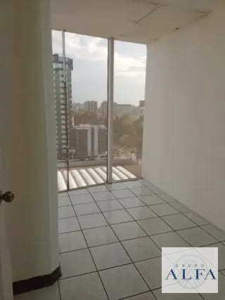 OFICINA RENTA 85 MTS EDIFICIO DIAMOND ZONA 10 — Oficina en Alquiler en Zona 10, Guatemala, Ciudad — miniatura 3 de 9