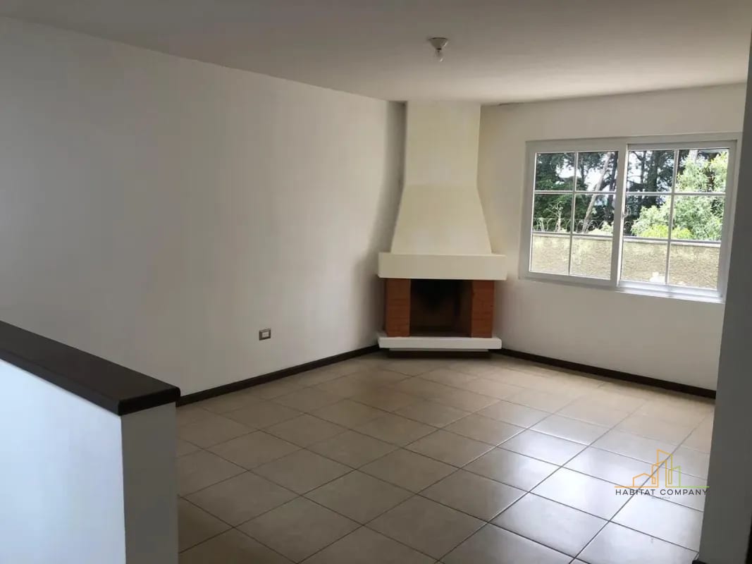 Ganga Casa en Venta en Villas de Santa Mónica Km 16.5 CAES Fraijanes – Amplia, con Jardín y Chimenea (Precio Rebajado) — Casa en Venta en km 16-20, Carretera a El Salvador, Guatemala, Ciudad — foto 8 de 8