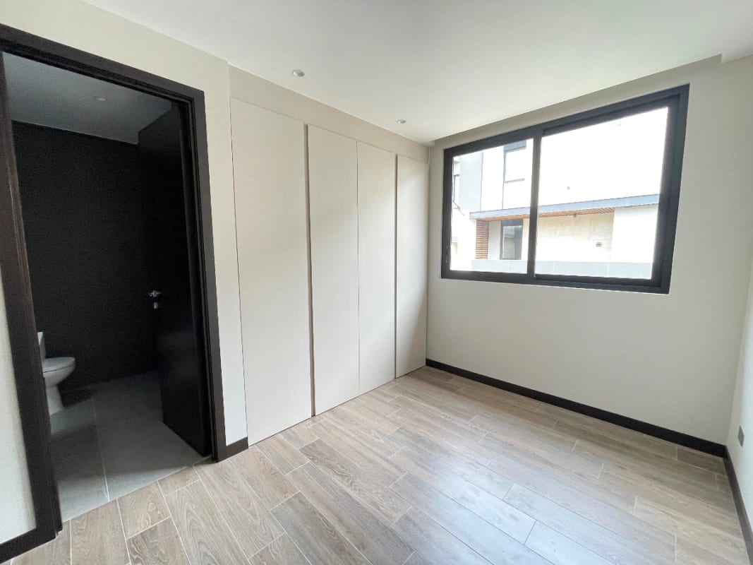 CASA VENTA NUEVA KM 9 CAES FRENTE A HOTEL HILTON  317 MTS2 , 4 DORMITORIOS, DESNIVELES, $715,000 OPCIÓN A RENTA $2,900 — Casa en Venta en Carretera a El Salvador, Guatemala, Ciudad — foto 4 de 13