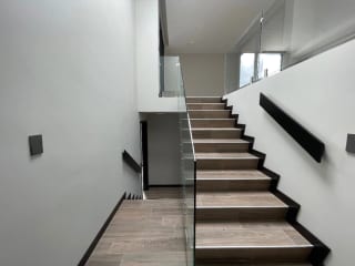 CASA VENTA NUEVA KM 9 CAES FRENTE A HOTEL HILTON  317 MTS2 , 4 DORMITORIOS, DESNIVELES, $715,000 OPCIÓN A RENTA $2,900 — Casa en Venta en Carretera a El Salvador, Guatemala, Ciudad — miniatura 6 de 13