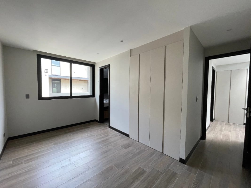 CASA VENTA NUEVA KM 9 CAES FRENTE A HOTEL HILTON  317 MTS2 , 4 DORMITORIOS, DESNIVELES, $715,000 OPCIÓN A RENTA $2,900 — Casa en Venta en Carretera a El Salvador, Guatemala, Ciudad — foto 7 de 13