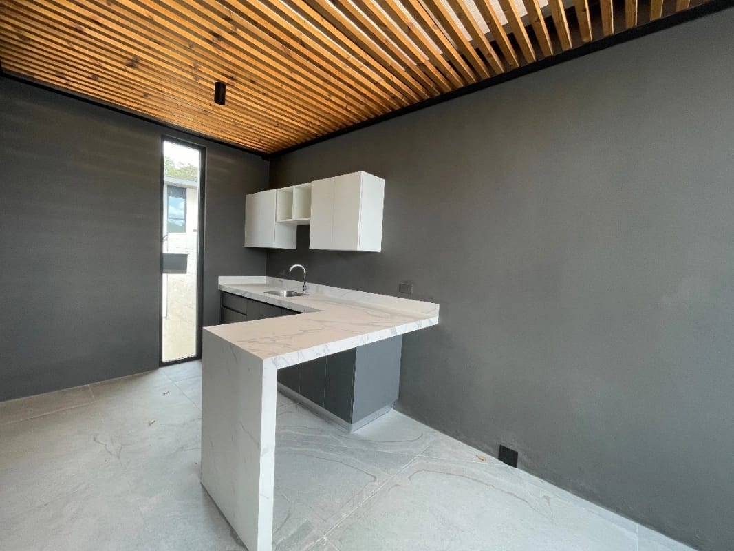 CASA VENTA NUEVA KM 9 CAES FRENTE A HOTEL HILTON  317 MTS2 , 4 DORMITORIOS, DESNIVELES, $715,000 OPCIÓN A RENTA $2,900 — Casa en Venta en Carretera a El Salvador, Guatemala, Ciudad — foto 8 de 13