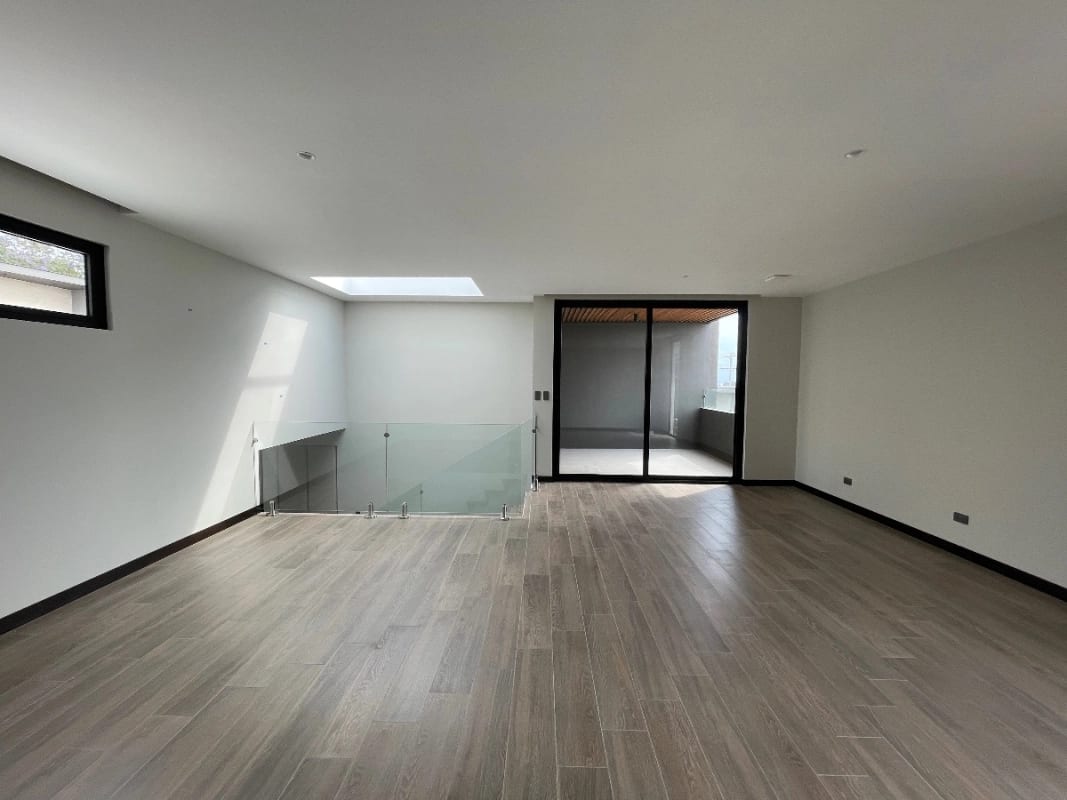 CASA VENTA NUEVA KM 9 CAES FRENTE A HOTEL HILTON  317 MTS2 , 4 DORMITORIOS, DESNIVELES, $715,000 OPCIÓN A RENTA $2,900 — Casa en Venta en Carretera a El Salvador, Guatemala, Ciudad — foto 13 de 13