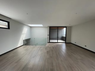 CASA VENTA NUEVA KM 9 CAES FRENTE A HOTEL HILTON  317 MTS2 , 4 DORMITORIOS, DESNIVELES, $715,000 OPCIÓN A RENTA $2,900 — Casa en Venta en Carretera a El Salvador, Guatemala, Ciudad — miniatura 13 de 13