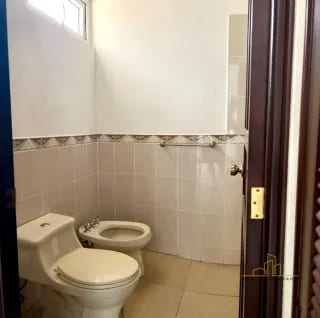 Casa en Renta en Villas de Santa Mónica Km 16.5 CAES Fraijanes – 3 Habitaciones, Jardín y Chimenea (Garita y Seguridad) — Casa en Alquiler en Fraijanes, Carretera a El Salvador, Guatemala, Ciudad — miniatura 5 de 9
