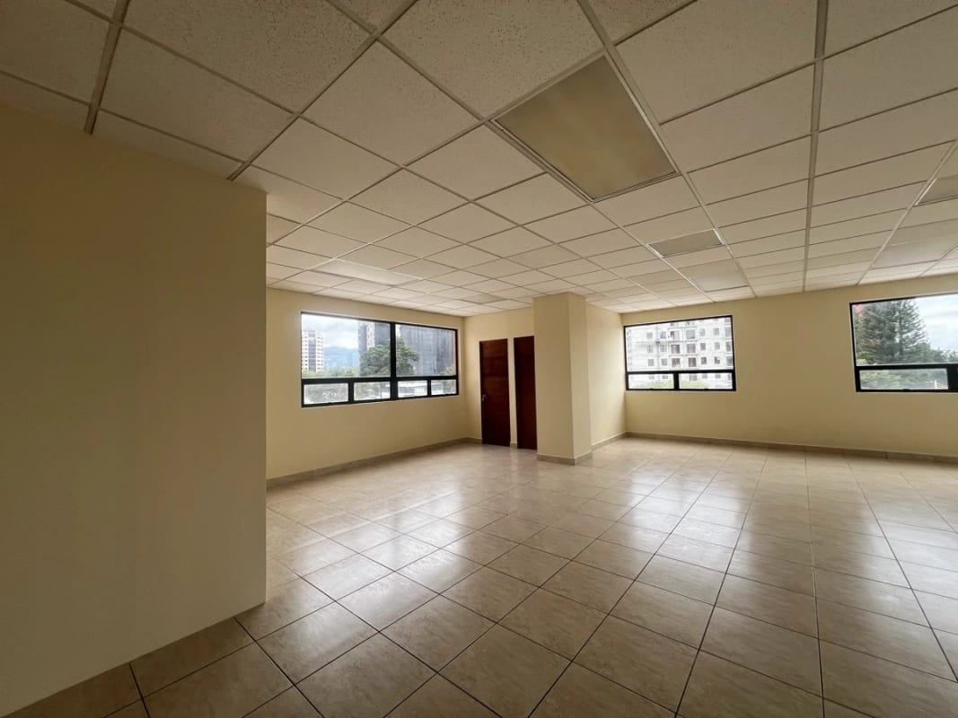 CONDESA II / OFICINA EN RENTA EN 13 โ Oficina en Alquiler en Zona 13, Guatemala, Ciudad โ foto 2 de 6