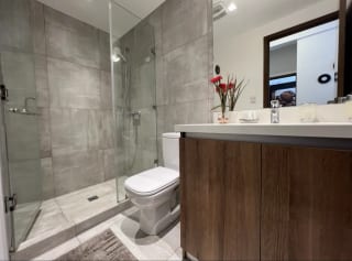 Alquiler apartamento amueblado 1 Dormitorio | Casa Clara Zona 10 — Apartamento en Alquiler en Casa Clara, Zona 10, Guatemala, Ciudad — miniatura 2 de 10