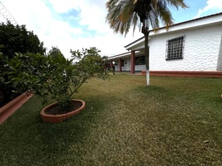 Venta amplia casa estilo Mediterráneo en San Cristóbal, Zona 8 Mixco — Casa en Venta en Zona 8 Mixco, Guatemala, Ciudad — miniatura 6 de 15