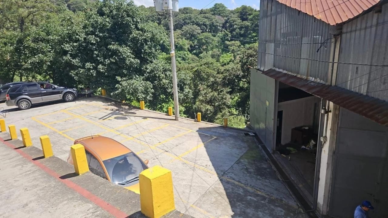 BODEGA EN ALQUILER -COMPLEJO DE BODEGAS ECOBODEGAS KM. 19.5 LO DE COY MIXCO — Bodega / Ofibodega en Alquiler en Zona 1 Mixco, Guatemala, Ciudad — foto 4 de 7