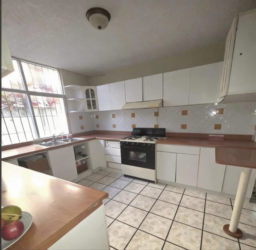 Venta amplia casa 2 niveles | Residenciales Lourdes, Zona 16 — Casa en Venta en Lourdes, Zona 16, Guatemala, Ciudad — foto 4 de 11