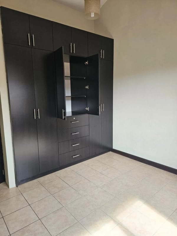 VENDO CASA EN BOSQUES DE ARRAZOLA CAES — Casa en Venta en Bosques de Arrazola, Carretera a El Salvador, Guatemala, Ciudad — foto 2 de 17