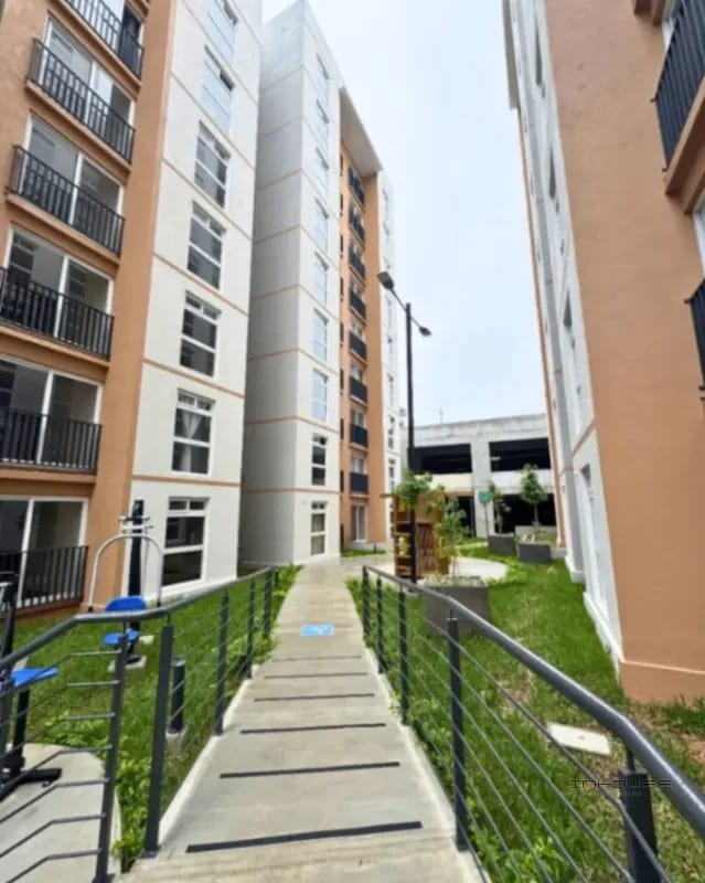 APARTAMENTO EN VENTA ZONA 16 -LARES- EN PRIMER NIVEL CON JARDIN — Apartamento en Venta en Zona 16, Guatemala, Ciudad — foto 1 de 11