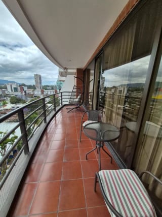 Amplio y lujoso apartamento en venta! A pocos metros de La Estación zona 10. — Apartamento en Venta en Mirafiori, Zona 10, Guatemala, Ciudad — miniatura 8 de 12