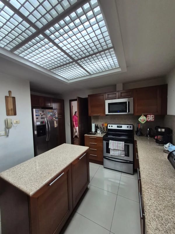 Amplio y lujoso apartamento en venta! A pocos metros de La Estación zona 10. — Apartamento en Venta en Mirafiori, Zona 10, Guatemala, Ciudad — foto 3 de 12