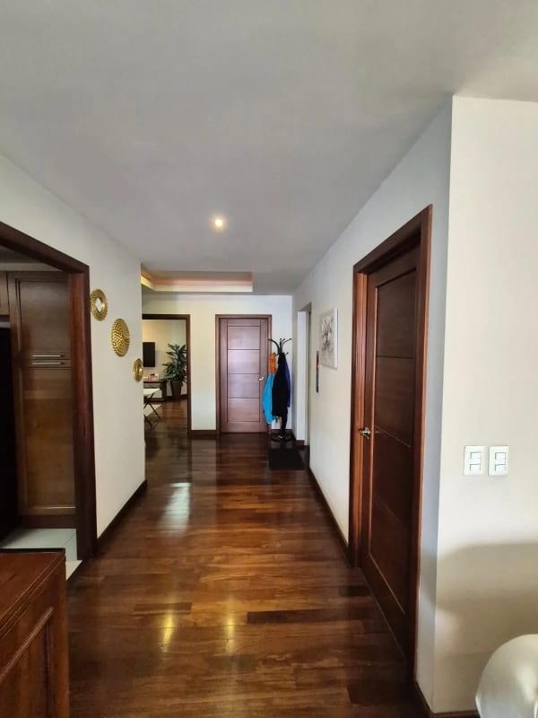 Amplio y lujoso apartamento en venta! A pocos metros de La Estación zona 10. — Apartamento en Venta en Mirafiori, Zona 10, Guatemala, Ciudad — foto 2 de 12