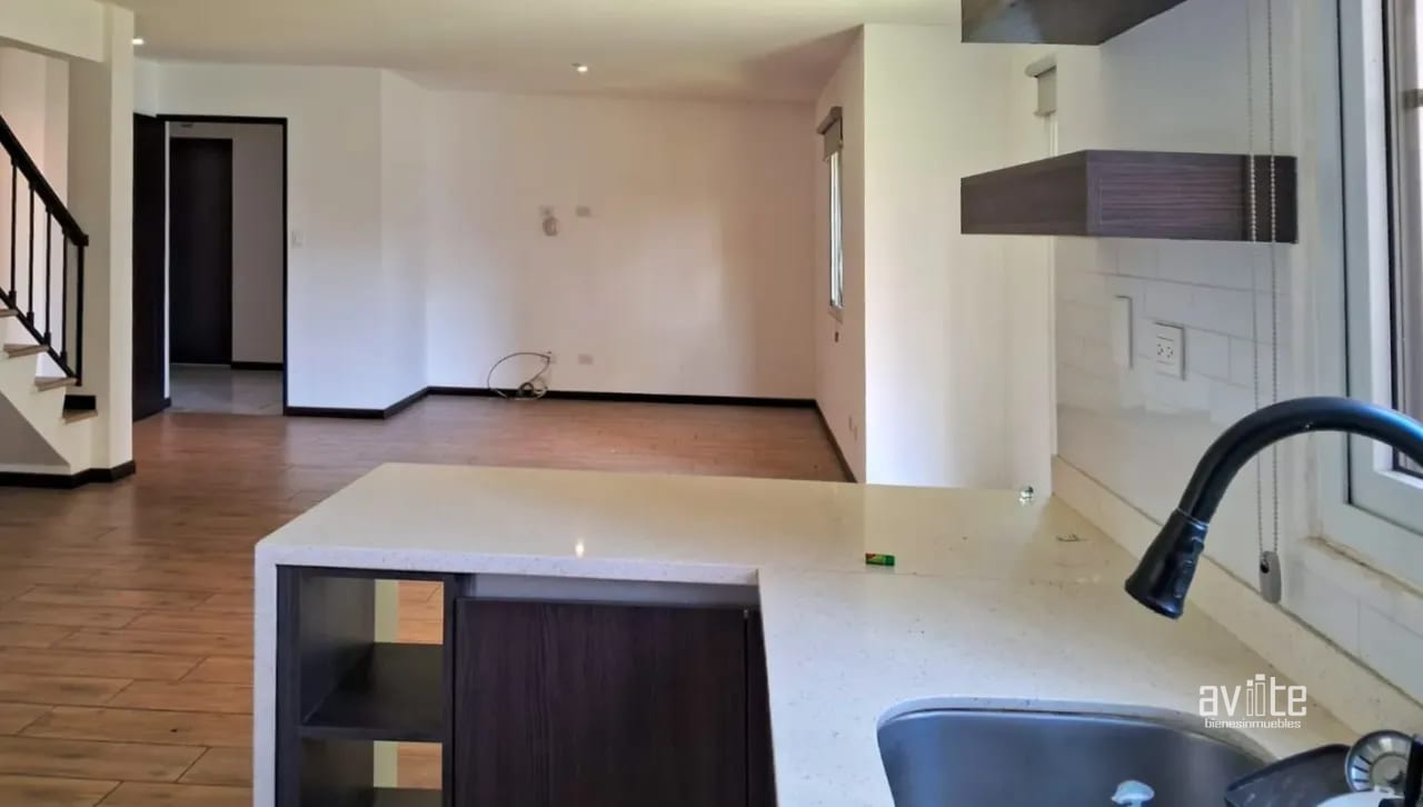 Condado Naranjo en Alameda Norte, Coruña. Q6,500 negociables. Nivel 3 y 4 — Apartamento en Alquiler en Condado Naranjo, Zona 4 Mixco, Guatemala, Ciudad — foto 1 de 10