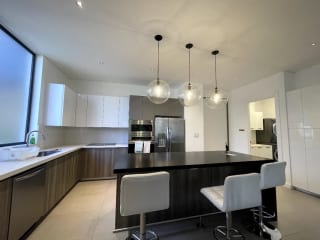 APARTAMENTO AMUEBLADO CERCA DE OAKLAND ZONA 10 — Apartamento en Alquiler en Zona 10, Guatemala, Ciudad — miniatura 10 de 11