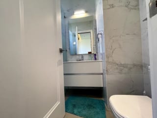 APARTAMENTO AMUEBLADO CERCA DE OAKLAND ZONA 10 — Apartamento en Alquiler en Zona 10, Guatemala, Ciudad — miniatura 6 de 11