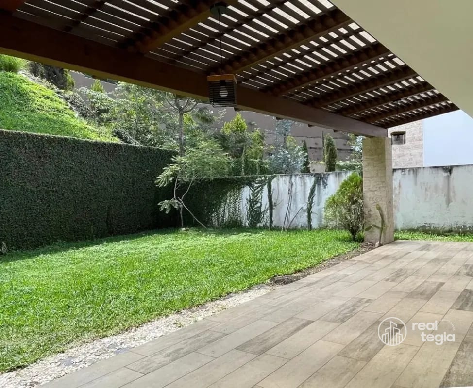 CASA EN LOMAS DE SAN ISIDRO ZONA 16 — Casa en Alquiler en Zona 16, Guatemala, Ciudad — foto 2 de 9