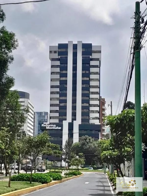 RENTA DE OFICINA, EN EDIFICIO REFORMA MONTUFAR ZONA 10. — Oficina en Alquiler en Zona 10, Guatemala, Ciudad — foto 1 de 7
