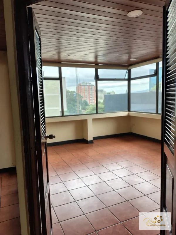 RENTA DE OFICINA, EN EDIFICIO REFORMA MONTUFAR ZONA 10. — Oficina en Alquiler en Zona 10, Guatemala, Ciudad — foto 6 de 7