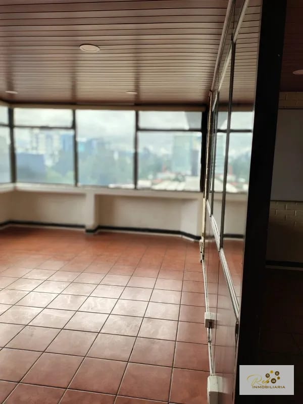 RENTA DE OFICINA, EN EDIFICIO REFORMA MONTUFAR ZONA 10. — Oficina en Alquiler en Zona 10, Guatemala, Ciudad — foto 5 de 7