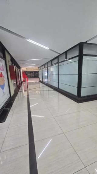 Local en alquiler, Edificio Centro Empresarial, zona 10 — Local en Alquiler en Centro Empresarial, Zona 10, Guatemala, Ciudad — miniatura 2 de 7