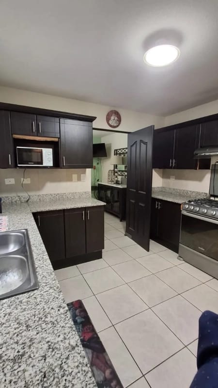 CASA EN ALQUILER – MODELO NAVARRA 📍 Condado El Naranjo, Zona 4 de Mixco (Alameda Norte) — Casa en Alquiler en Condado Naranjo, Zona 4 Mixco, Guatemala, Ciudad — foto 8 de 8