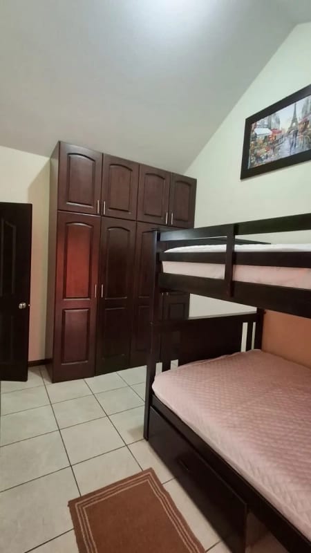 CASA EN ALQUILER – MODELO NAVARRA 📍 Condado El Naranjo, Zona 4 de Mixco (Alameda Norte) — Casa en Alquiler en Condado Naranjo, Zona 4 Mixco, Guatemala, Ciudad — foto 5 de 8
