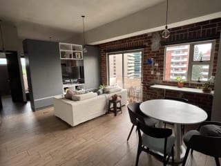 Apartamento Tipo Loft en Venta, Full Amueblado y Equipado, Edificio Casalini, Zona 10 — Apartamento en Venta en Cassalini, Zona 10, Guatemala, Ciudad — miniatura 1 de 11