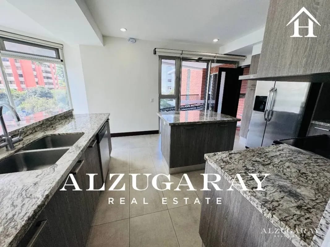 APTO. AMPLIO C/ BALCÓN, Z.10 3 HAB. / EDIFICIO SANTA SOFIA — Apartamento en Alquiler en Zona 10, Guatemala, Ciudad — foto 10 de 15