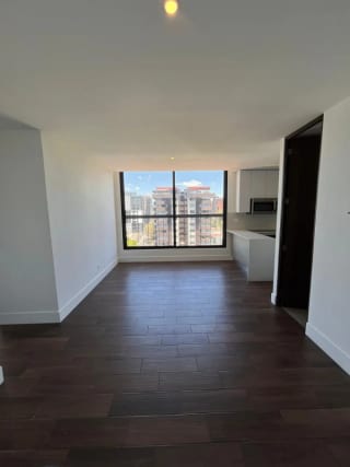 Apartamento en Renta | Edificio Roselló | Zona 13 | 3 habitaciones · Vista al aeropuerto — Apartamento en Alquiler en Rosselló, Zona 13, Guatemala, Ciudad — miniatura 1 de 17