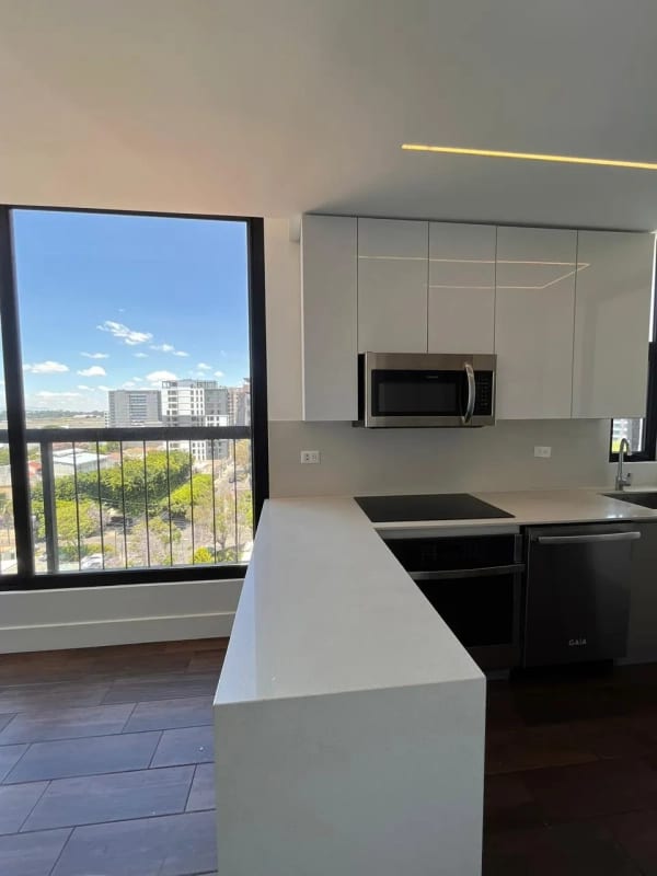 Apartamento en Renta | Edificio Roselló | Zona 13 | 3 habitaciones · Vista al aeropuerto — Apartamento en Alquiler en Rosselló, Zona 13, Guatemala, Ciudad — foto 16 de 17