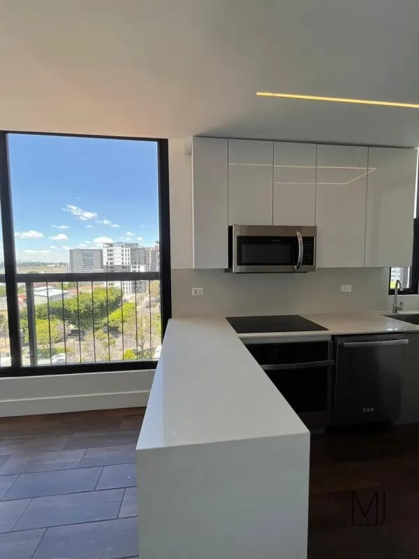 Apartamento en Renta | Edificio Roselló | Zona 13 | 3 habitaciones · Vista al aeropuerto — Apartamento en Alquiler en Rosselló, Zona 13, Guatemala, Ciudad — foto 16 de 17
