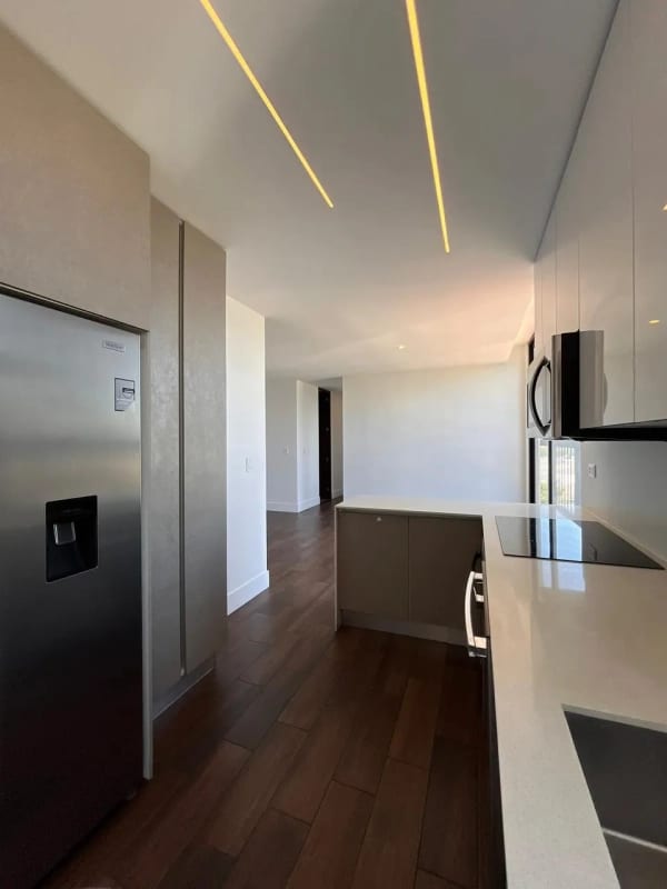 Apartamento en Renta | Edificio Roselló | Zona 13 | 3 habitaciones · Vista al aeropuerto — Apartamento en Alquiler en Rosselló, Zona 13, Guatemala, Ciudad — foto 14 de 17