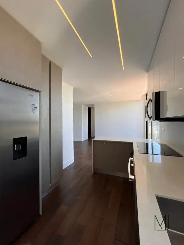 Apartamento en Renta | Edificio Roselló | Zona 13 | 3 habitaciones · Vista al aeropuerto — Apartamento en Alquiler en Rosselló, Zona 13, Guatemala, Ciudad — foto 14 de 17