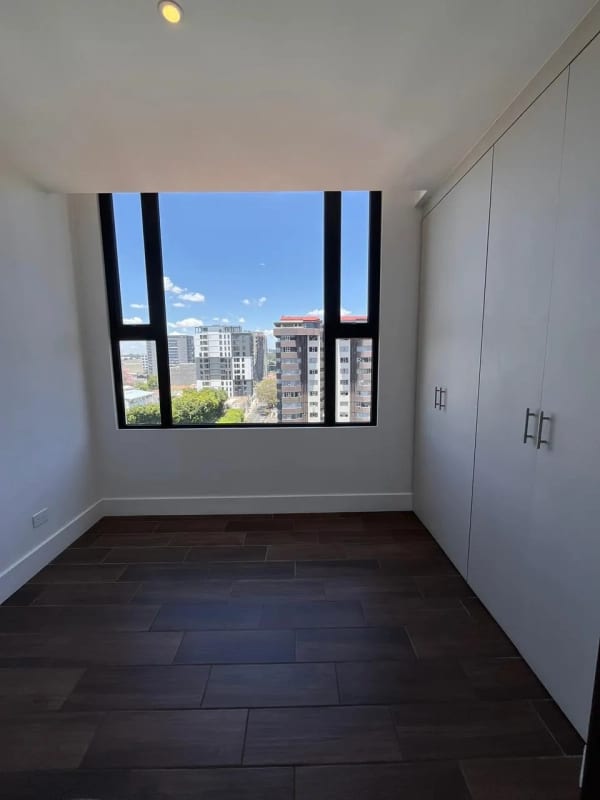 Apartamento en Renta | Edificio Roselló | Zona 13 | 3 habitaciones · Vista al aeropuerto — Apartamento en Alquiler en Rosselló, Zona 13, Guatemala, Ciudad — foto 9 de 17