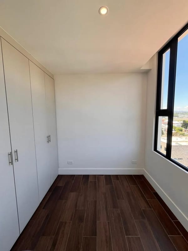 Apartamento en Renta | Edificio Roselló | Zona 13 | 3 habitaciones · Vista al aeropuerto — Apartamento en Alquiler en Rosselló, Zona 13, Guatemala, Ciudad — foto 7 de 17