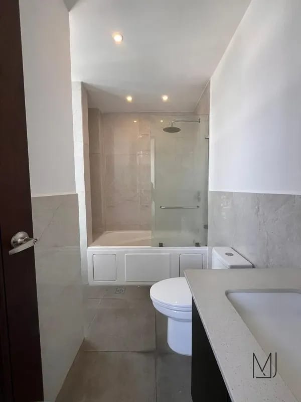 Apartamento en Renta | Edificio Roselló | Zona 13 | 3 habitaciones · Vista al aeropuerto — Apartamento en Alquiler en Rosselló, Zona 13, Guatemala, Ciudad — foto 5 de 17