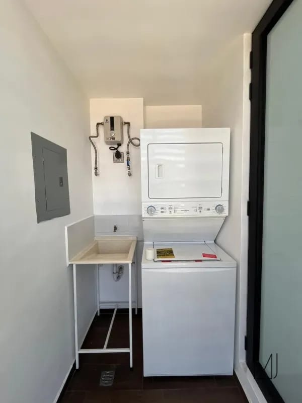 Apartamento en Renta | Edificio Roselló | Zona 13 | 3 habitaciones · Vista al aeropuerto — Apartamento en Alquiler en Rosselló, Zona 13, Guatemala, Ciudad — foto 4 de 17