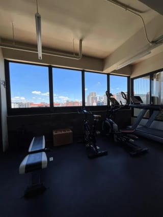 Apartamento en Renta | Edificio Roselló | Zona 13 | 3 habitaciones · Vista al aeropuerto — Apartamento en Alquiler en Rosselló, Zona 13, Guatemala, Ciudad — miniatura 3 de 17