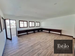 HERMOSA CASA PARA OFICINA O CLINICA — Casa en Alquiler en Zona 10, Guatemala, Ciudad — miniatura 3 de 7