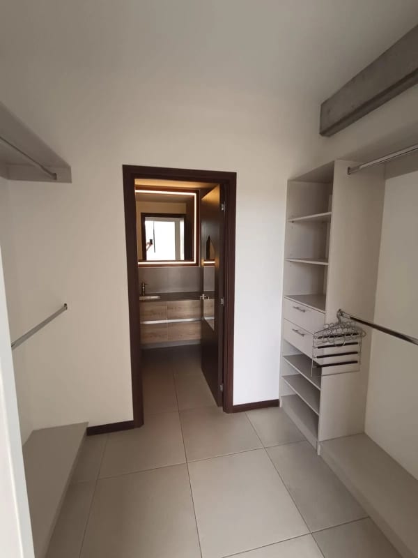 Centrico Apartamento en Venta/Renta Mira zona 10 — Apartamento en Venta en Mira, Zona 10, Guatemala, Ciudad — foto 10 de 13