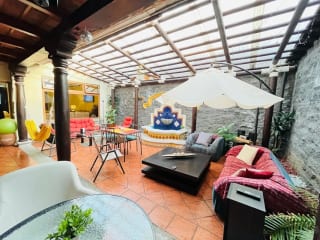 Amplia Casa con 5 Dormitorios Fuera de Garita en Zona 10 — Casa en Venta en Zona 10, Guatemala, Ciudad — miniatura 1 de 6