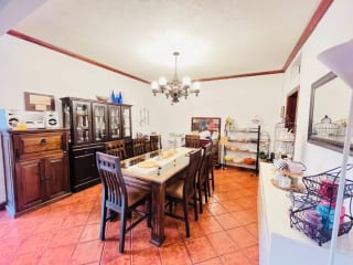Amplia Casa con 5 Dormitorios Fuera de Garita en Zona 10 — Casa en Venta en Zona 10, Guatemala, Ciudad — miniatura 5 de 6