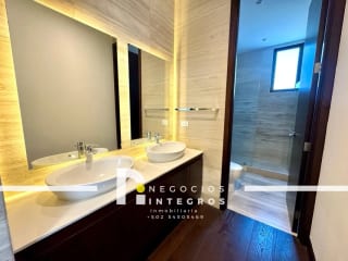 AQUILO VENDO APARTAMENTO EN ECHO ZONA 14 CON TERRAZA GRANDE CERCANO A AV LAS AMERICAS PV — Apartamento en Alquiler en Echo, Zona 14, Guatemala, Ciudad — miniatura 2 de 17