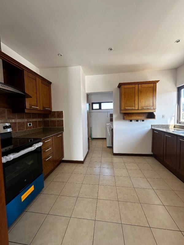 Zona 15, amplio apartamento en venta — Apartamento en Venta en El Robledal, Zona 15, Guatemala, Ciudad — foto 4 de 10