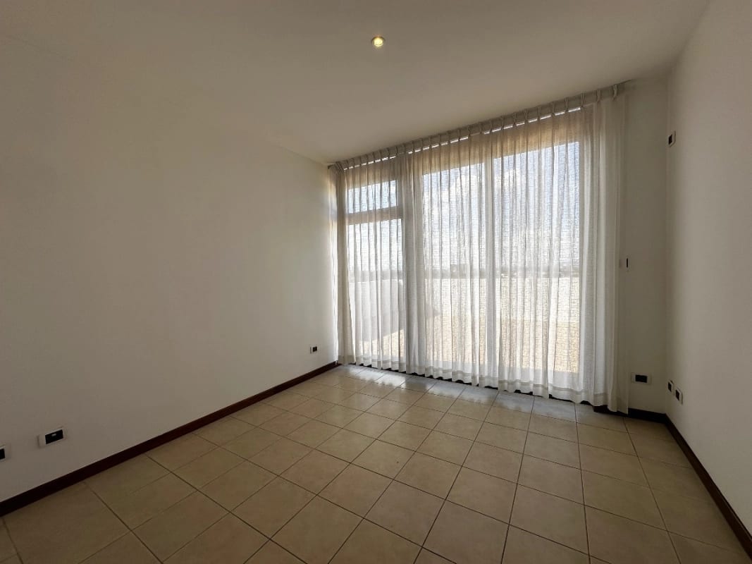 Apartamento en venta, El Robledal, Z.15 — Apartamento en Venta en El Robledal, Zona 15, Guatemala, Ciudad — foto 5 de 10
